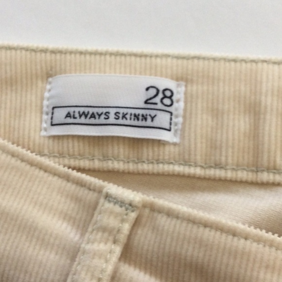 Gap Corduroy Jeans-size28 skinny color cream.         New #46 - Picture 5 of 7